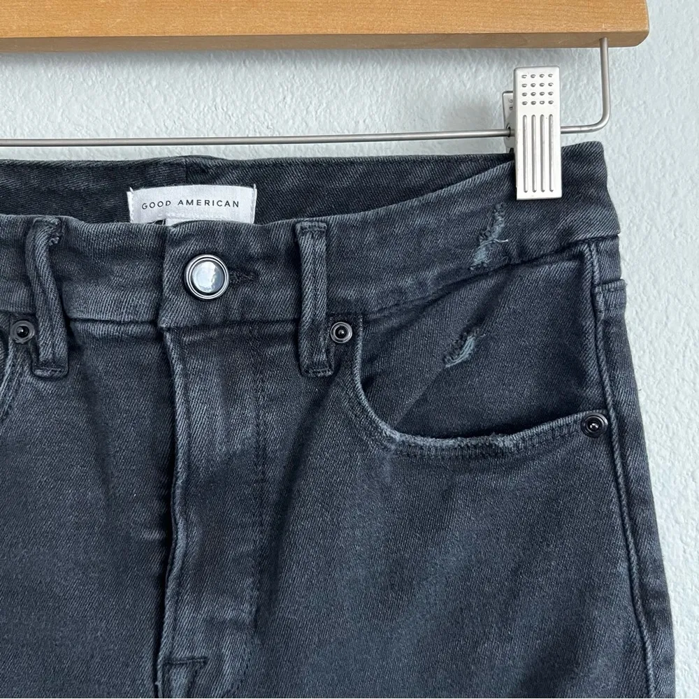 Good American Good Waist Black Distressed Skinny Jeans. Size 2/26 - Image 3
