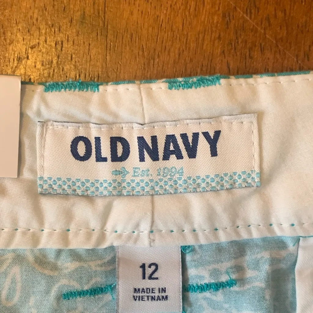 Old Navy NWT Shorts 12 Turquoise and White Floral Patterned Pockets - Image 2