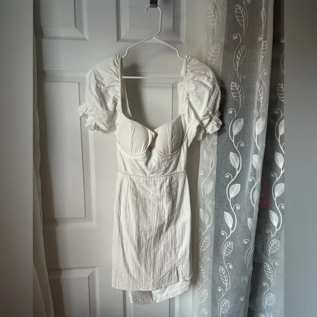 New NWT Here Comes the Sun mini dress back cutout puffy sleeves babydoll size M - Image 2