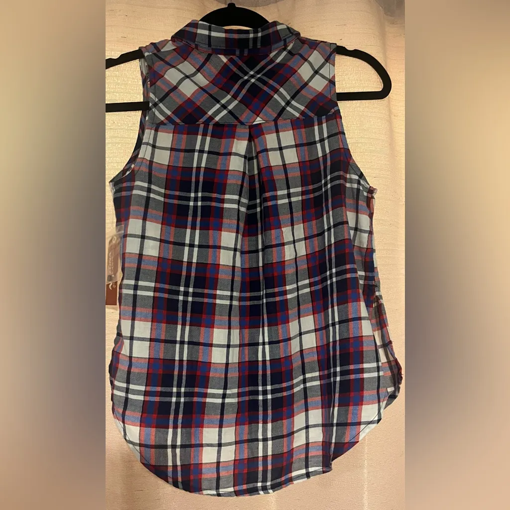 NWT Arizona brand sleeveless button up - Image 2