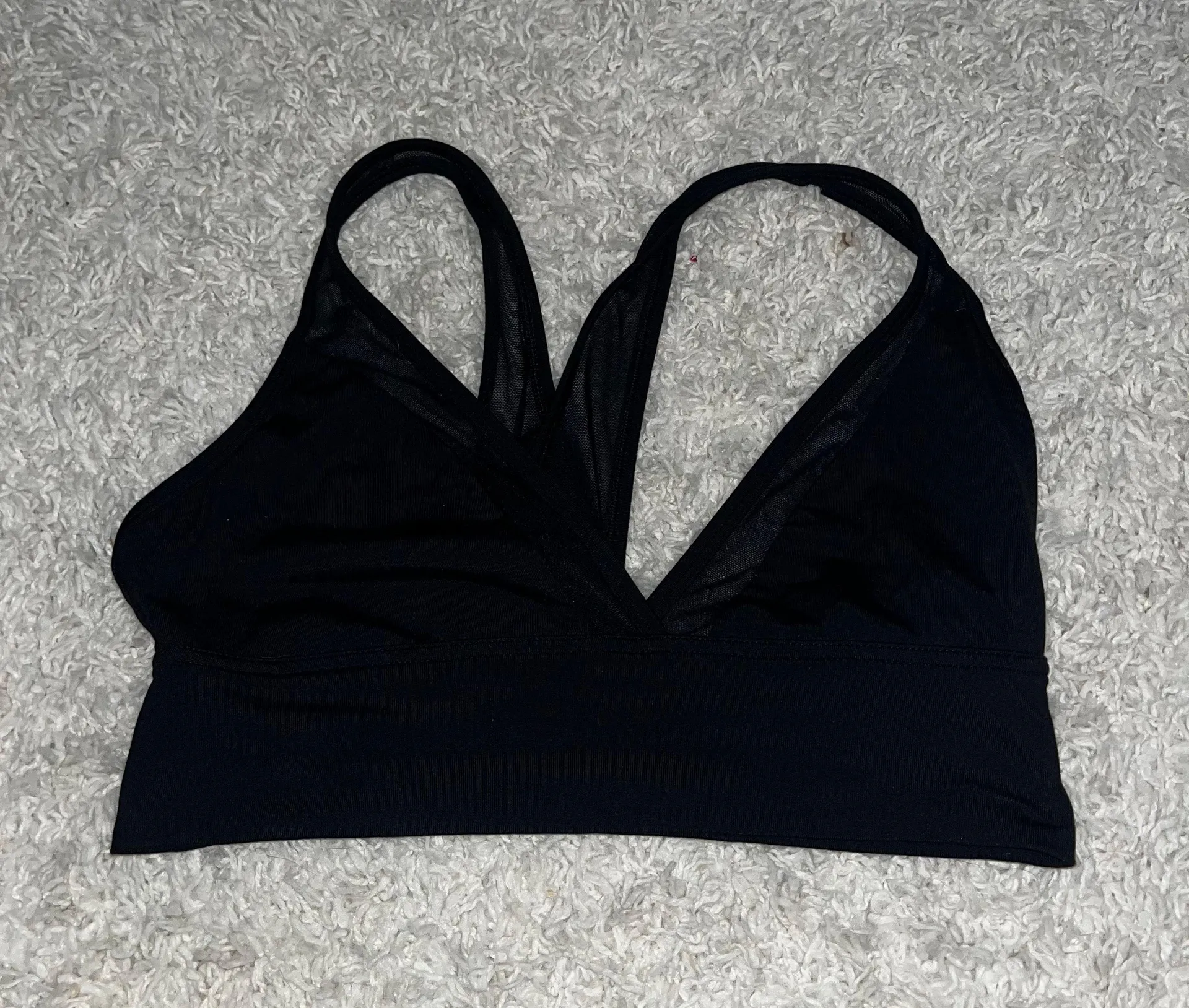 Chill Play Move black mesh v shaped sport bra size medium - Image 2
