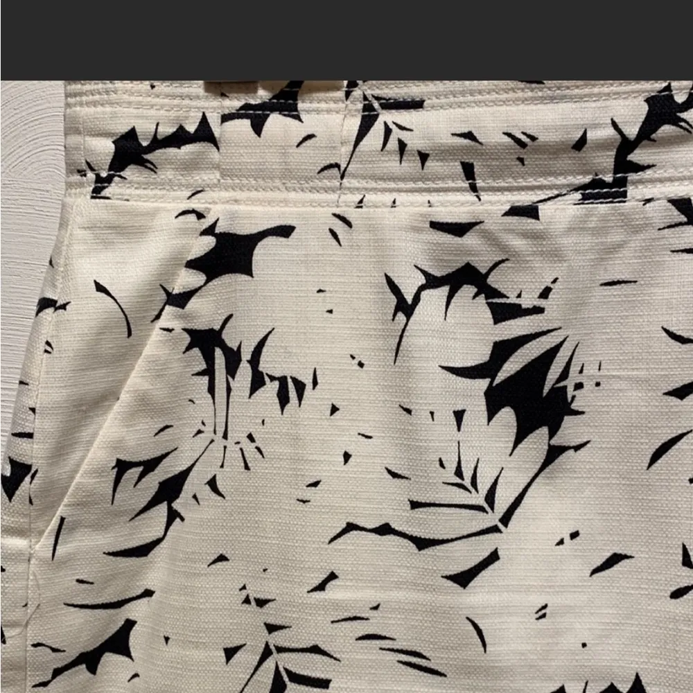 Ann Taylor Tropical Leaf Print Lined Pencil Skirt with 7”Back Slit Black & White - Image 6