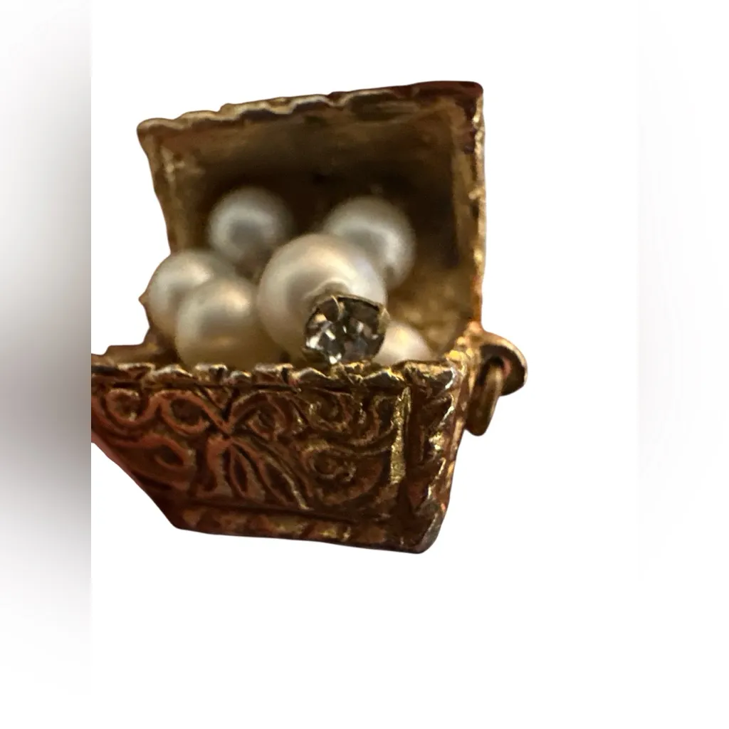 Rare JUDY LEE Signed Treasure Chest Faux Pearl Rhinestone Gold Charm Bracelet - Image 7