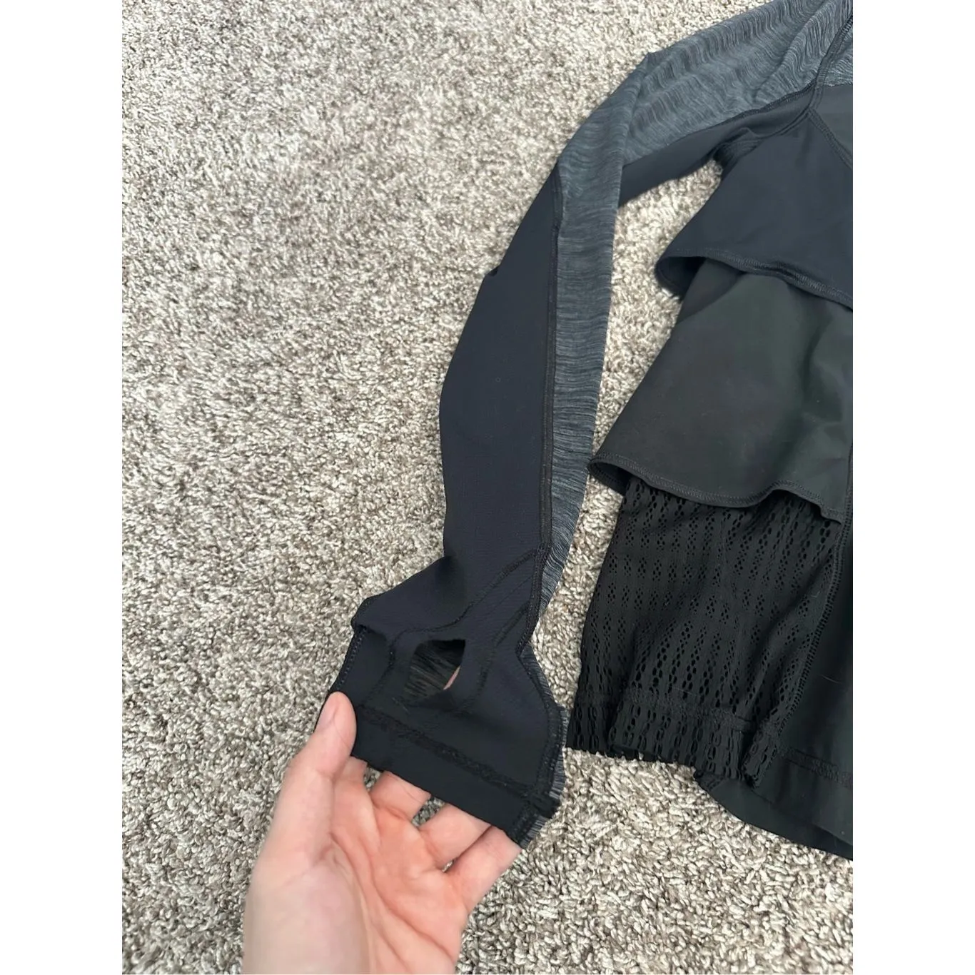 Lululemon  Sun Runner Hybrid Half Zip Pullover Black 6 Ruffle Quick Dry Running - Image 6