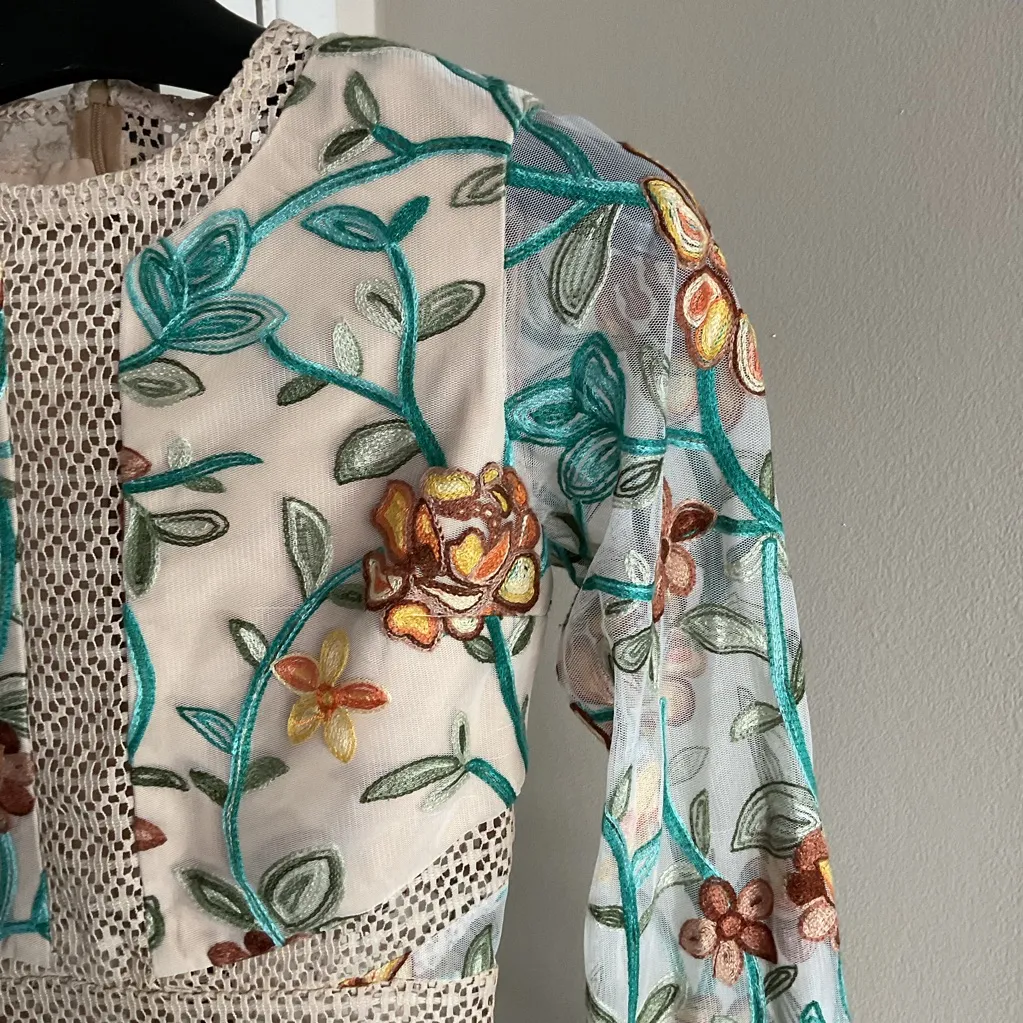 27. Vone Elegant Floral Embroidered Mini Long Sleeve Dress Size Small Blue - Image 4