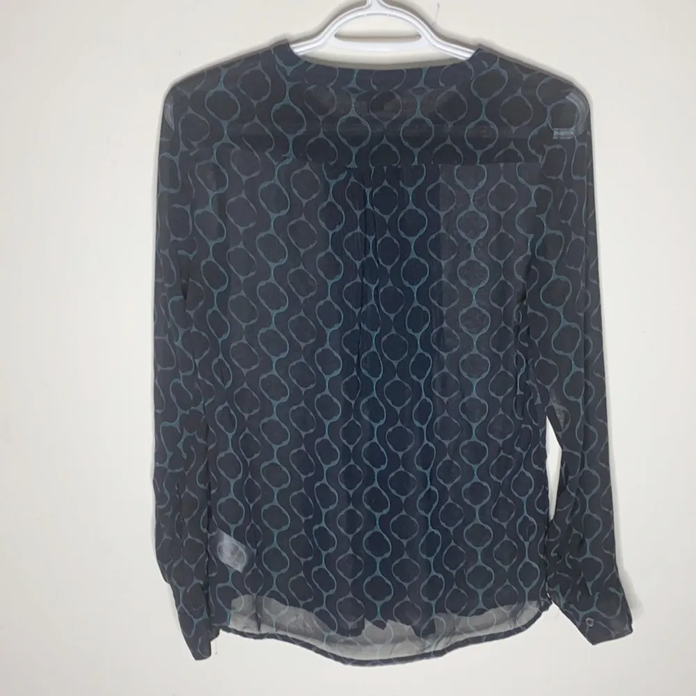 Banana Republic Factory geo print pleat accent sheer blouse size S - Image 2