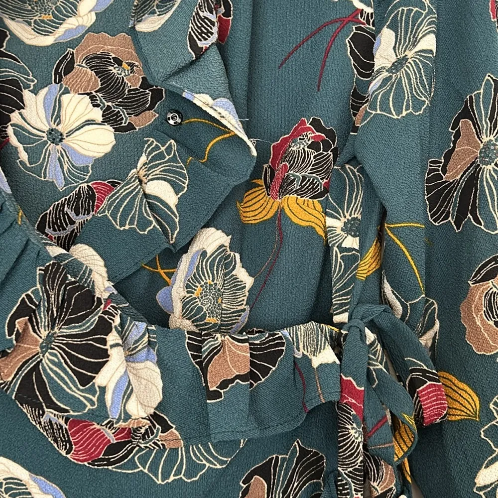 Anthro Everleigh Dark Green Blue Floral V Neck Ruffle Wrap Long Sleeve M - Image 6