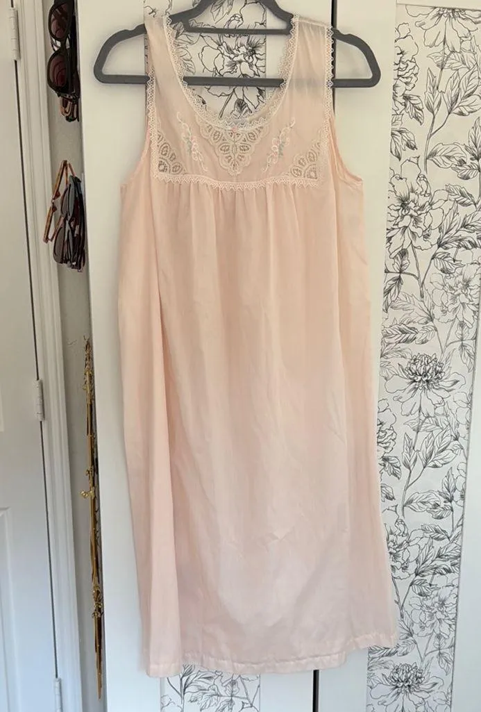 Vintage Vanity fair floral embroidered nightgown - Image 3