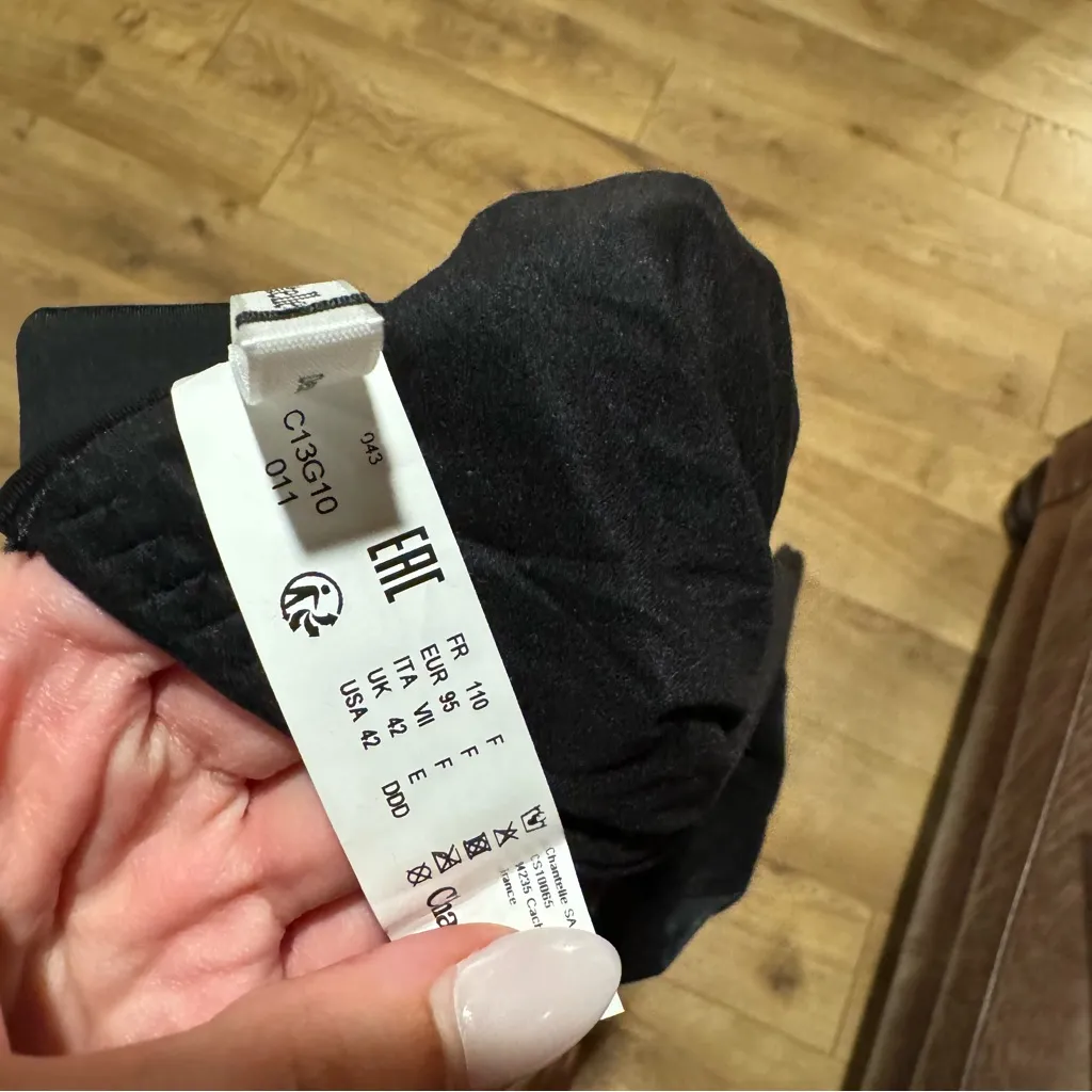 NWT Chantelle C Comfort Full Coverage Molded Underwire Bra in Black Size 42F - Image 9