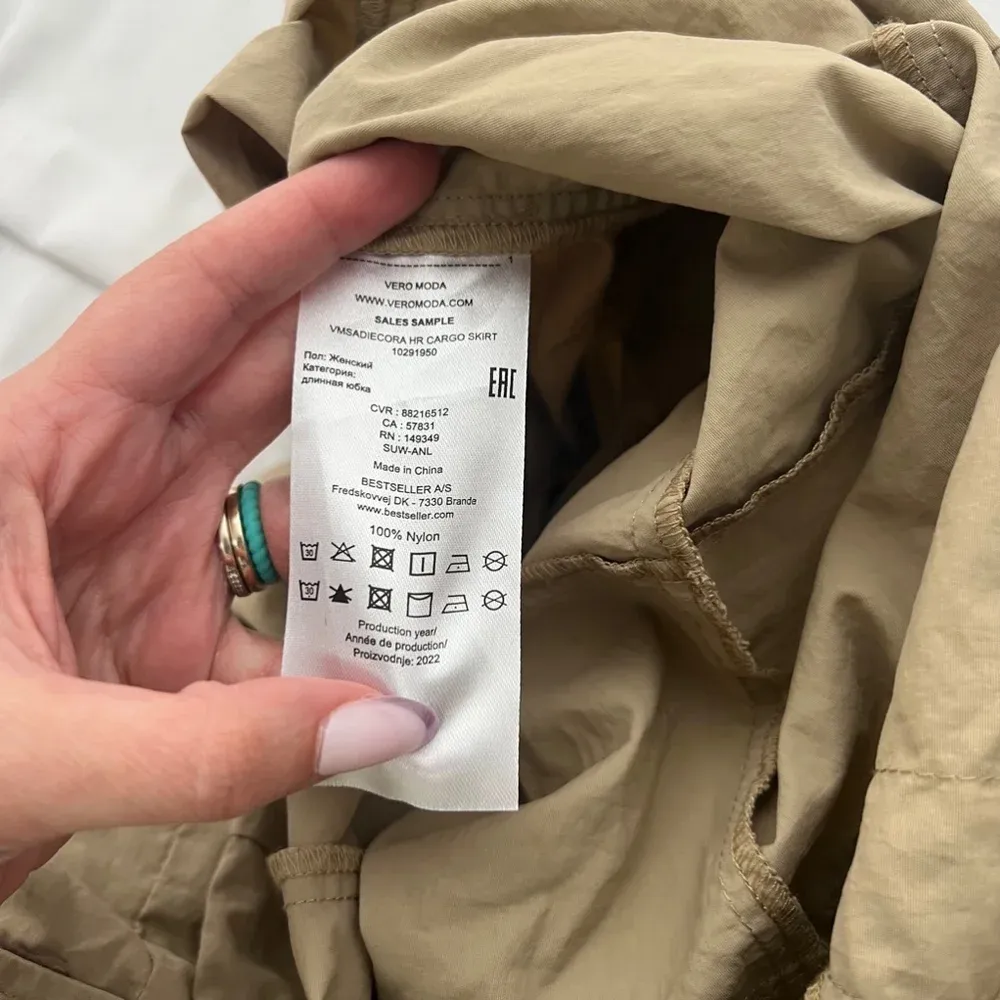 Women's Vero‎ Moda Beige High Rise Cargo Maxi Skirt Size M - Image 7