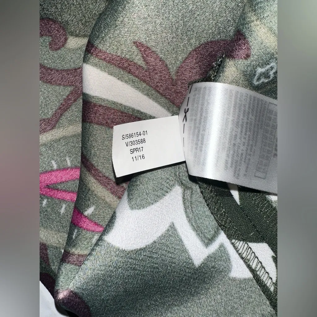 Banana Republic Women’s‎ Top Size XS Multicolored Paisley Print Retro Vibe - Image 9