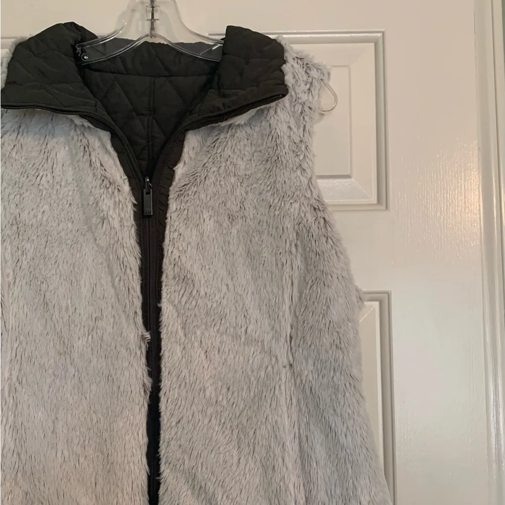 Weatherproof Reversible Quilted Vest - Image 5