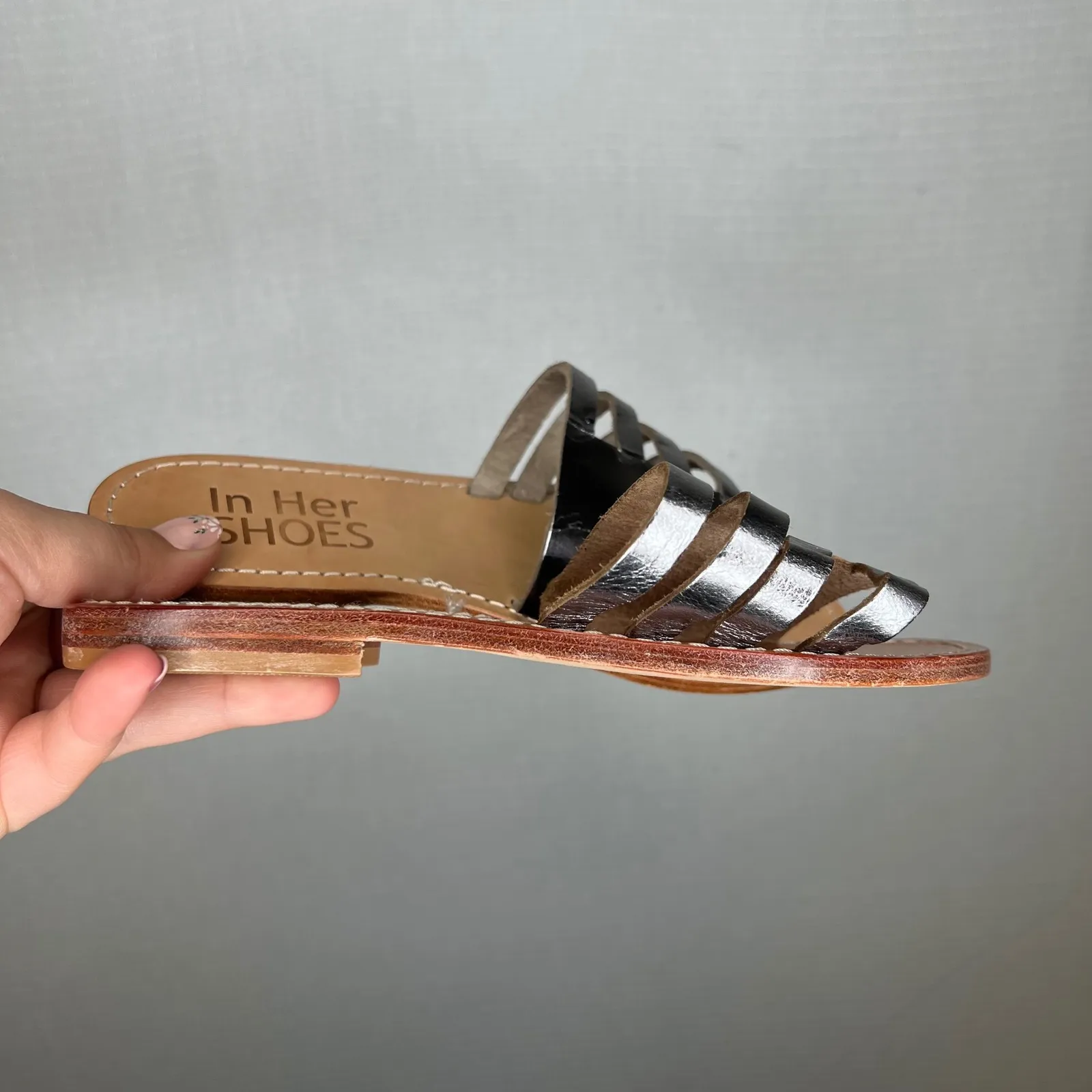 In Her‎ Shoes Amalfi Coast Leather Silver Strappy Slide Sandals Size 35 / 5 - Image 3