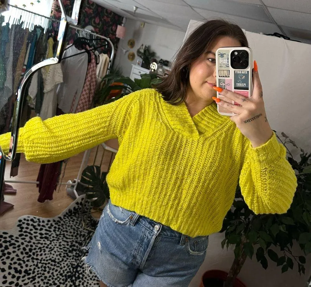 Anthropologie V-Neck Knit Cropped Long Sleeve Sweater Yellow Size Small - Image 5