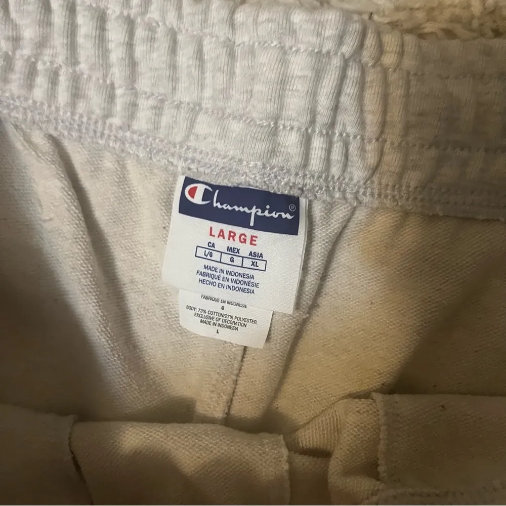Champion sweat shorts size large - Image 3