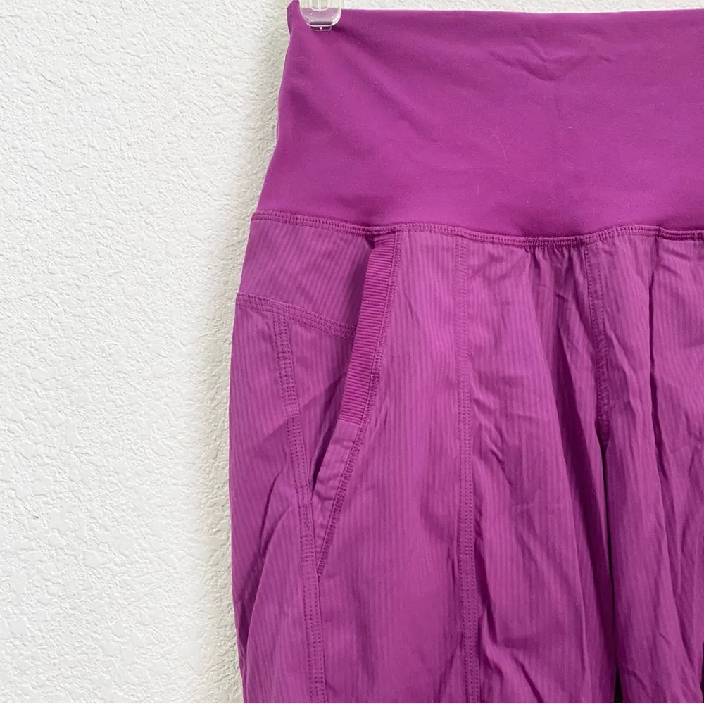 LULULEMON Athletica In Flux Crop Pant in Regal Plum Size 4 - Image 9