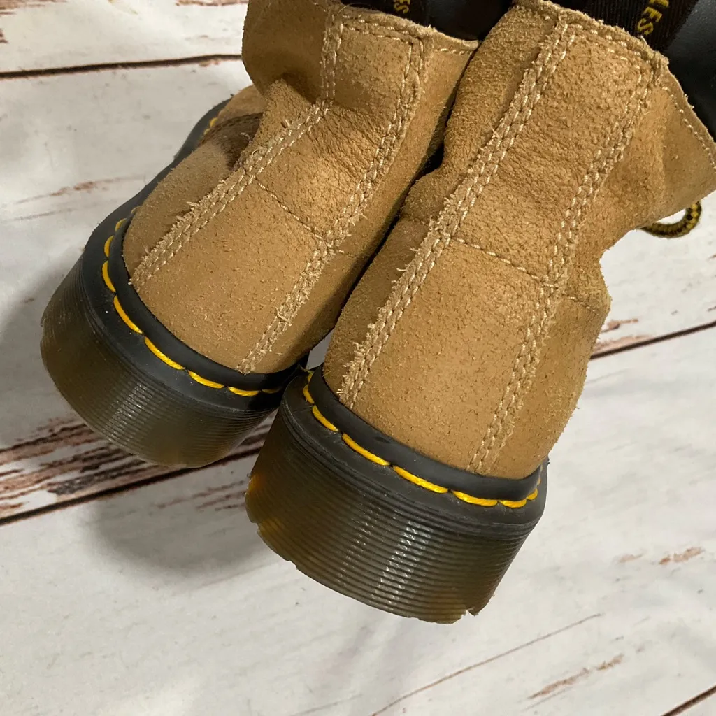 WOMANS DR. MARTENS 939 GREASY SUEDE TAN BOOTS - Image 11