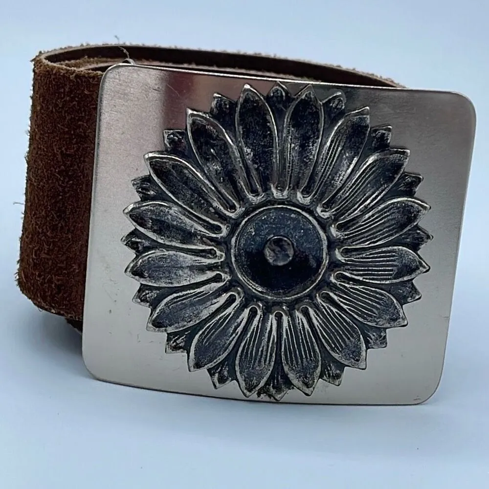 Vintage boho silver buckle wide 2” brown suede belt. Silver - Image 3