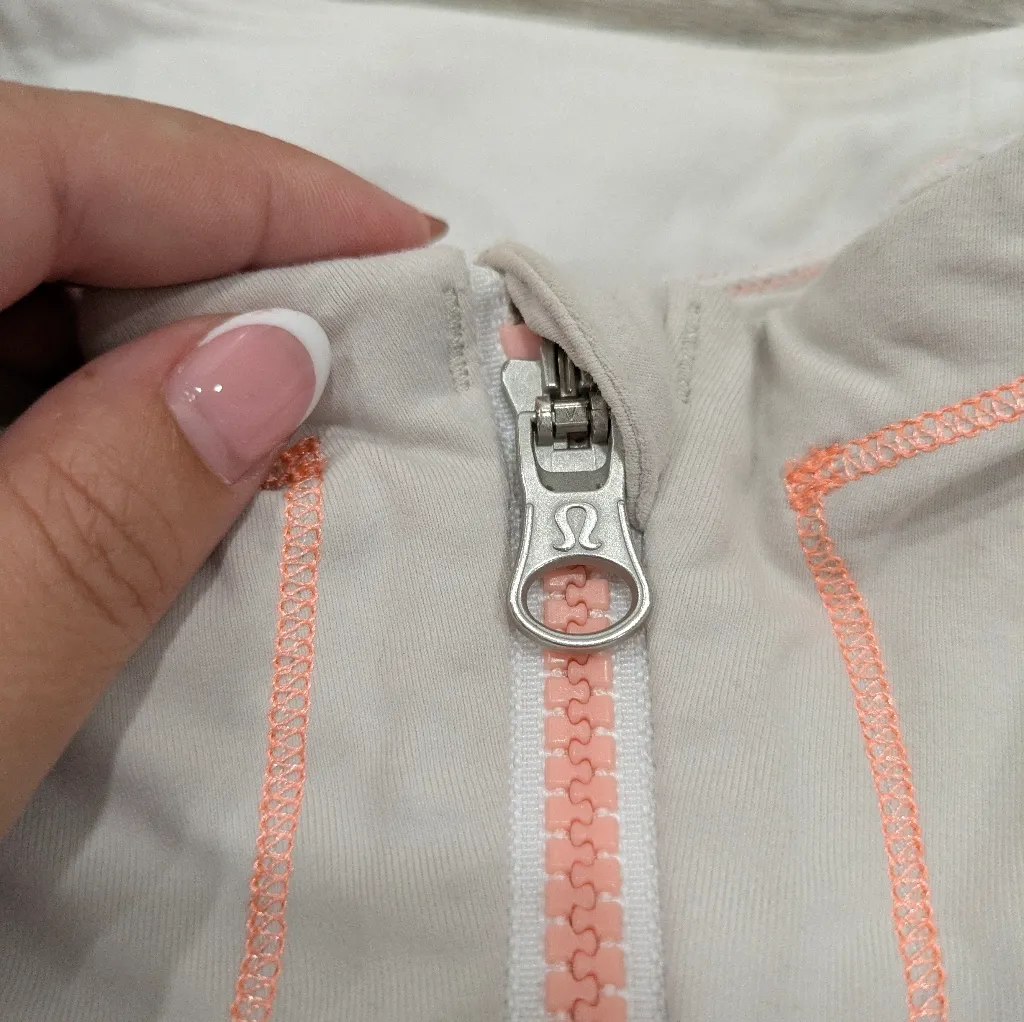 Lululemon  Run Beach Runner Jacket Size 8 - Image 4