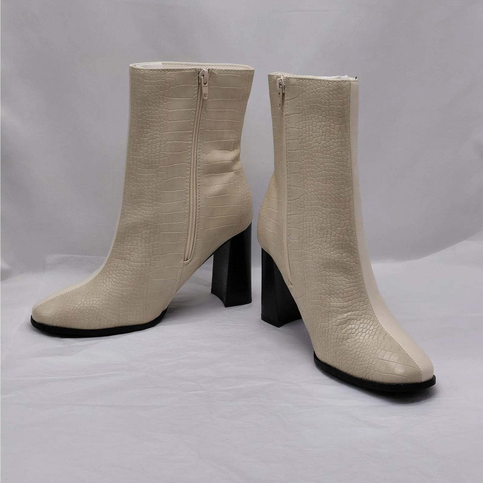 Journee Collection Womens 8.5 Ivory Vegan Leather Croc Chunky Block Heel Boots - Image 5