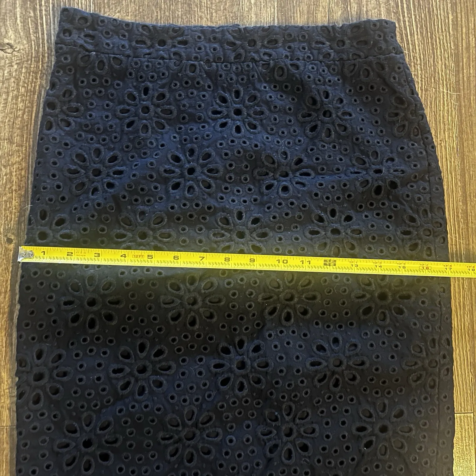 J Crew Woman's Size 4 No 2‎ Pencil Skirt in Navy Blue Eyelet Floral Kick Pleat - Image 9