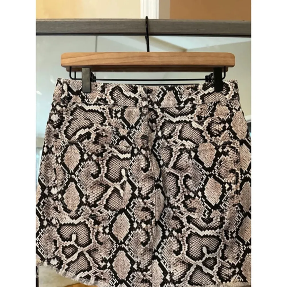Zara Snakeskin Mini Skirt Beige Brown Size 28 - Image 3