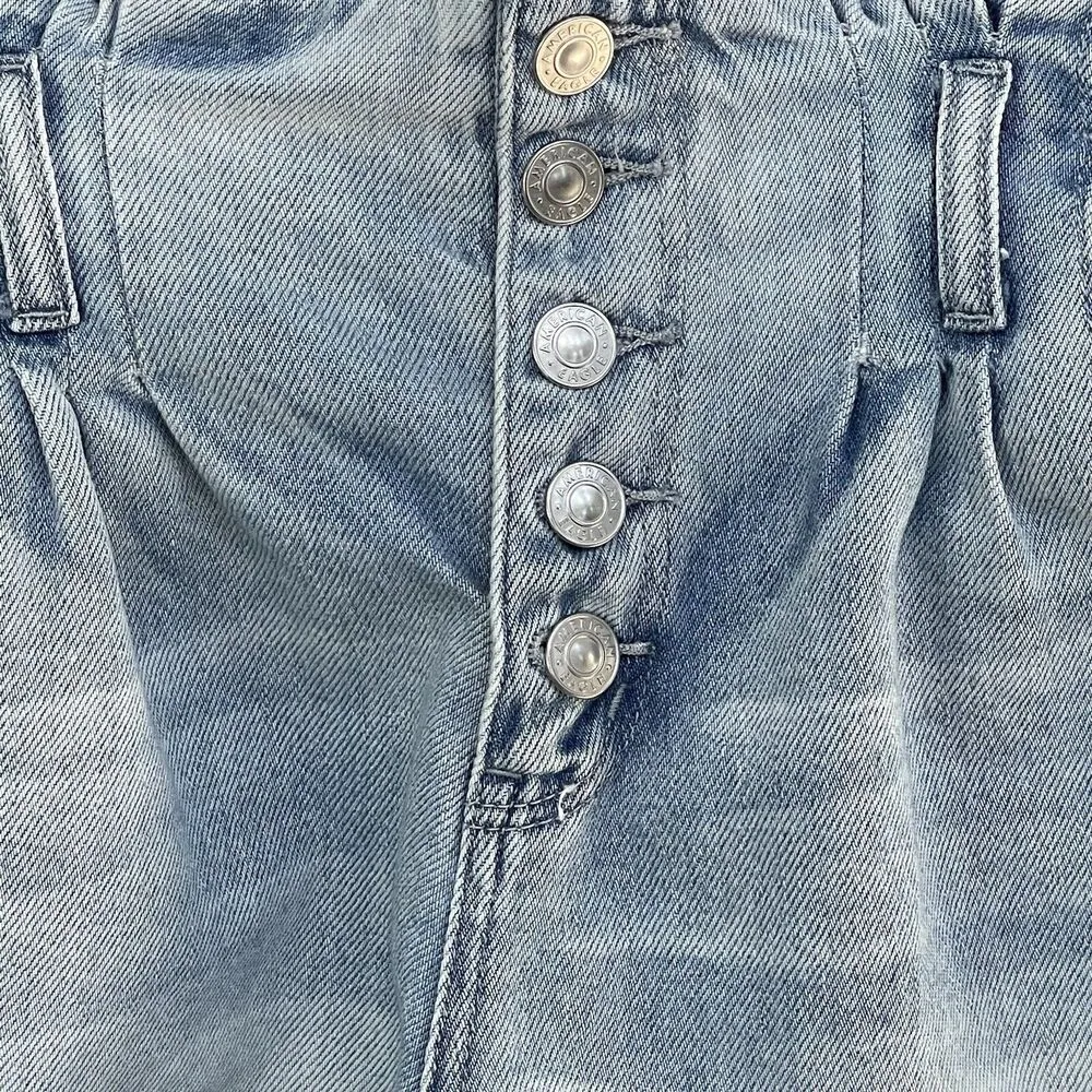 American Eagle SZ 2 Paperbag Jean Mom Shorts Hi-Rise Button-Fly Light Wash Blue - Image 3