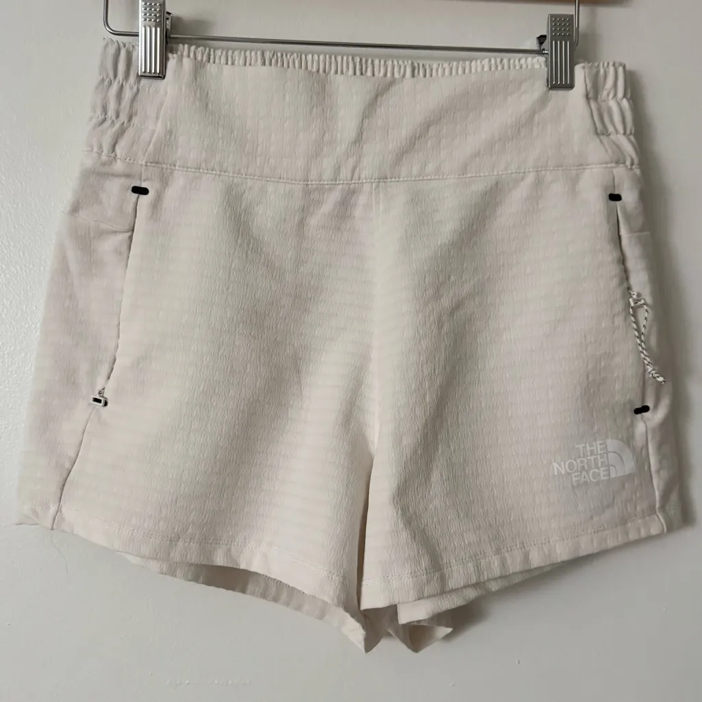 The North Face S Women’s Tekware Grid Shorts in White - Image 2