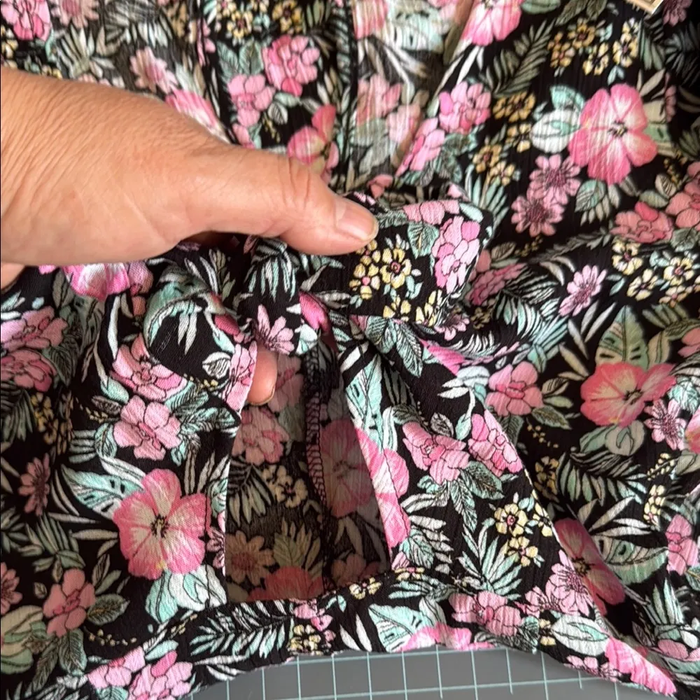 Aeropostale  live love Dream Black and Pink romper with Floral Print NWT - Image 4