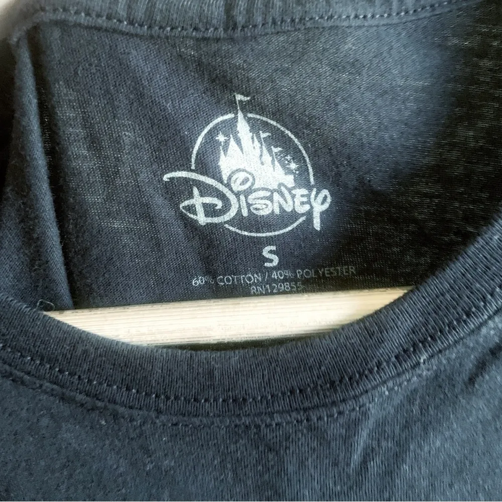 DISNEY Epcot World Showcase 101 Dalmatians Spotted at United Kingdom T-Shirt S - Image 3