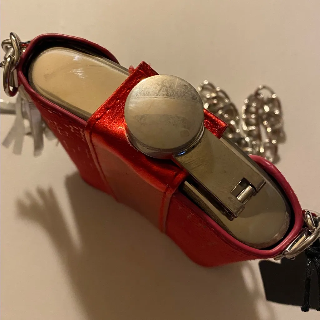 Red purse flask with Chain Strap - Image 5