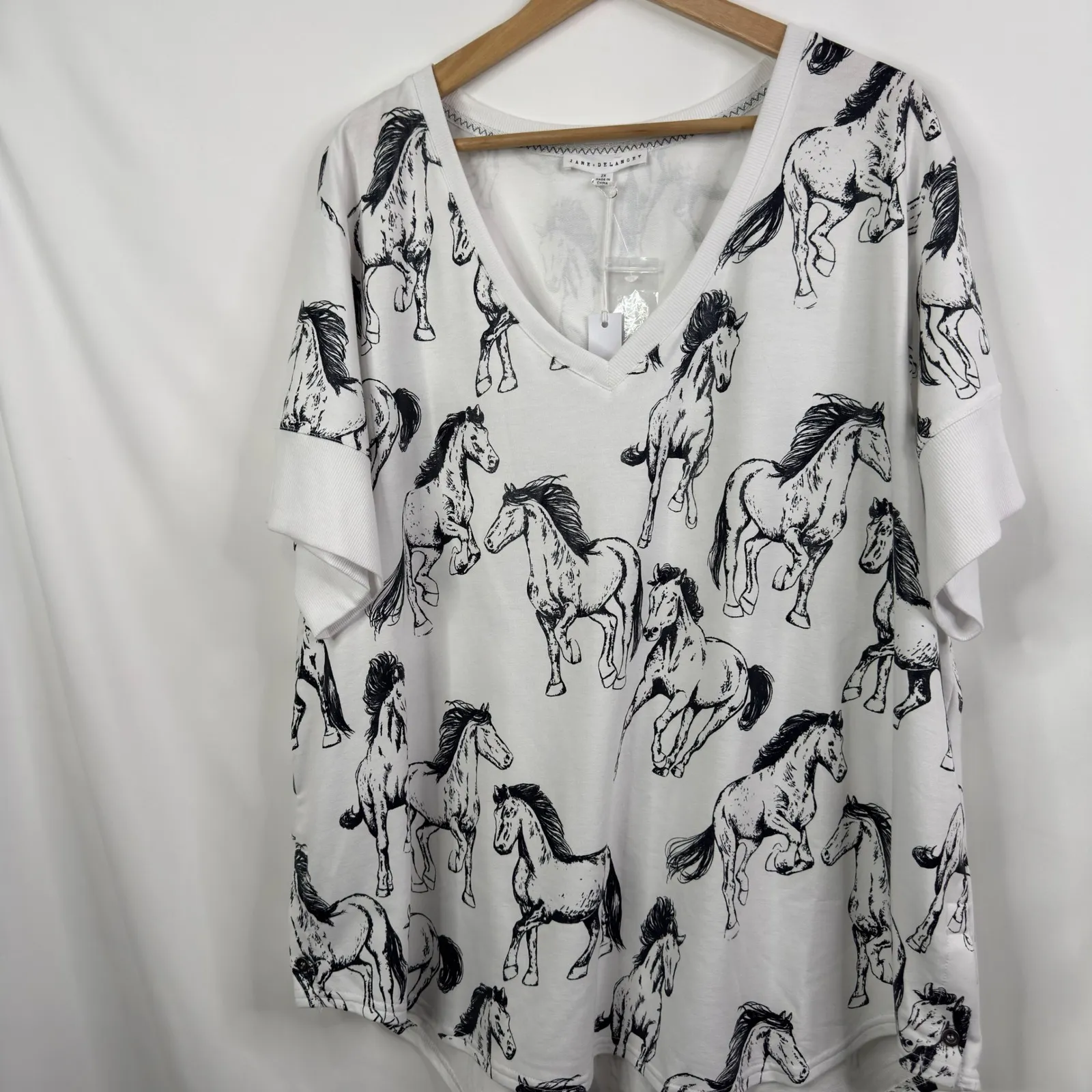 JANE + DELANCEY White Wild Horses Print V Neck Tunic Top Women's Size 2X NWT - Image 4