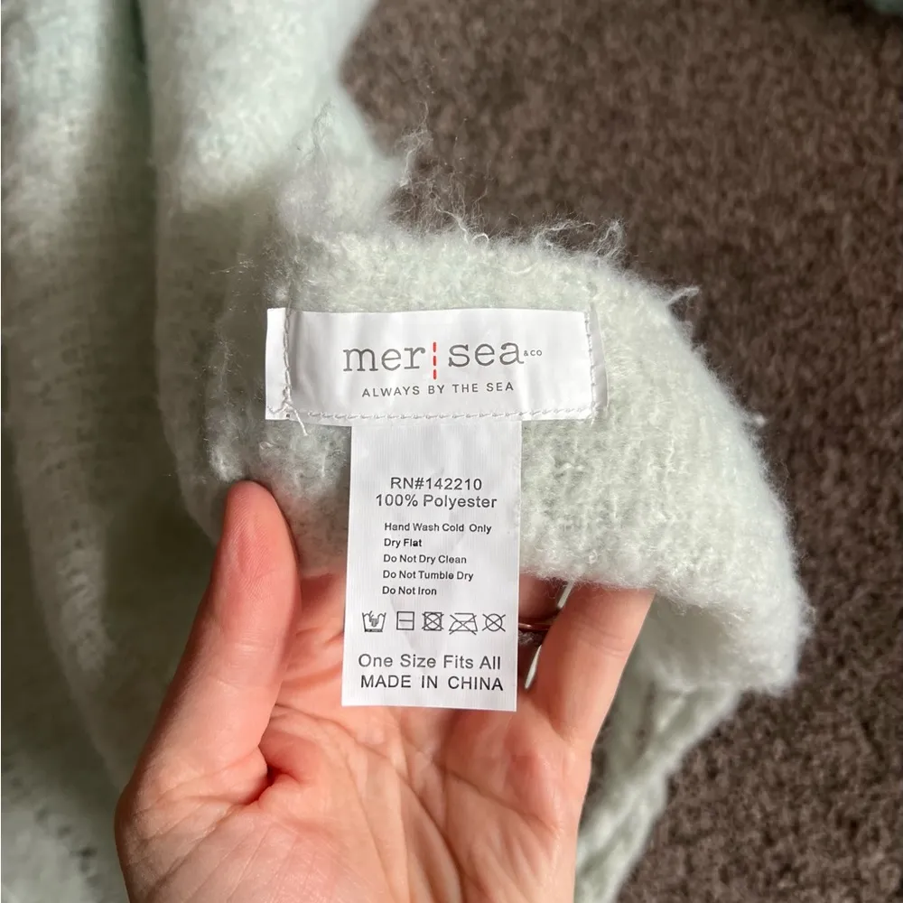 Chic Ombré Textured Scarf with Fringe Blue - Image 2