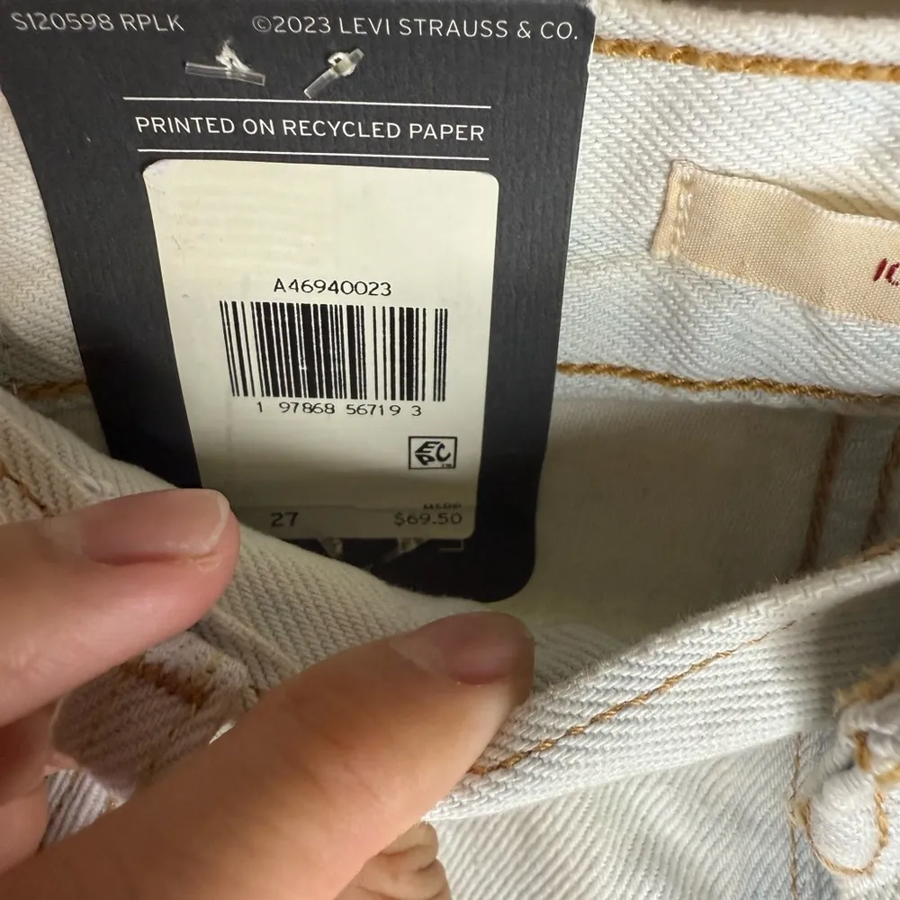 New NWT Levi's iconic denim skirt SIZE 27 - Image 4