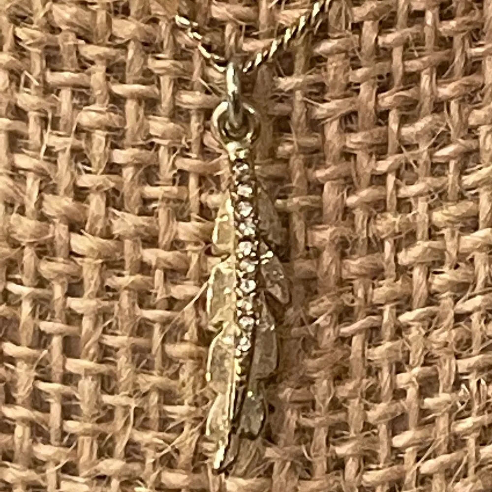 Vera Bradley necklace feather pendant rhinestones - Image 2