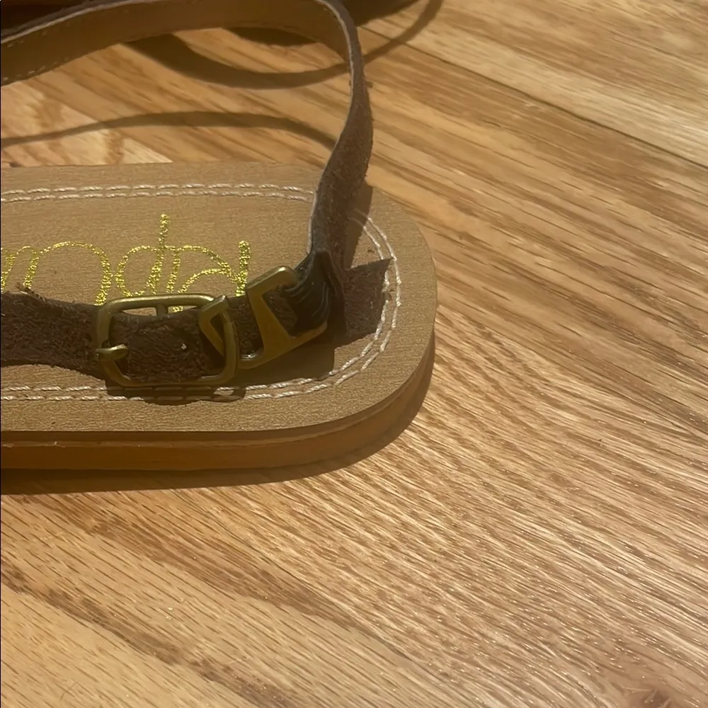 Rip Curl Brown Sandals Flat Strappy Design - Image 2
