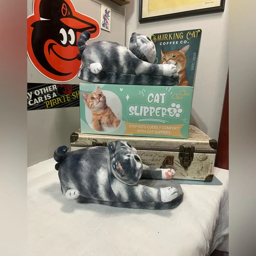 Plush Gray Tabby Cat Slippers Size 7 - Image 2