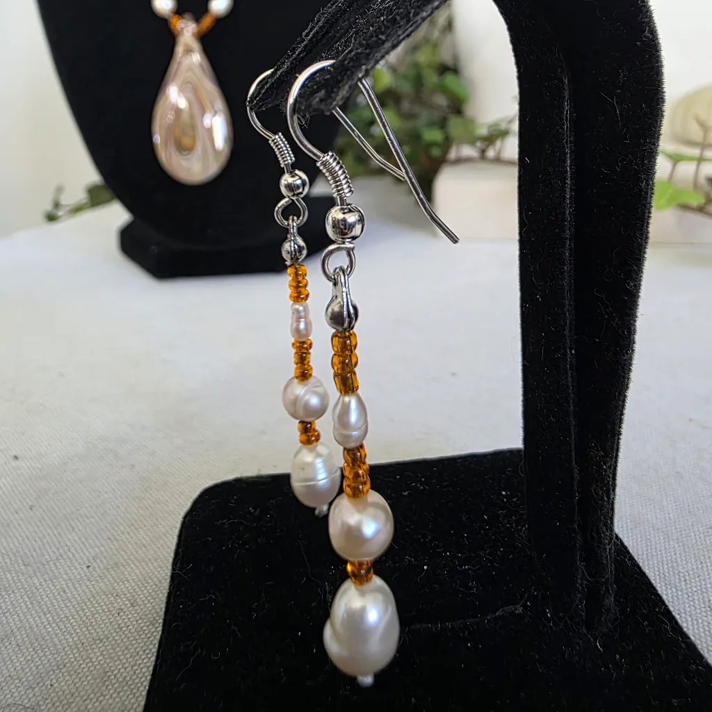 Artisan Necklace and Earring Set Freshwater Pearls with Glass swirl Pendant Gold - Image 9