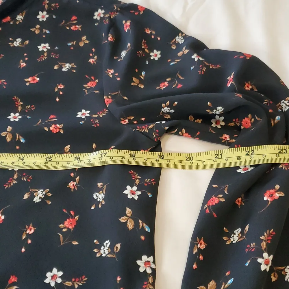 Zara Floral Print Blouse With a Peplum Hem and Velvet Trim. Size M - Image 6