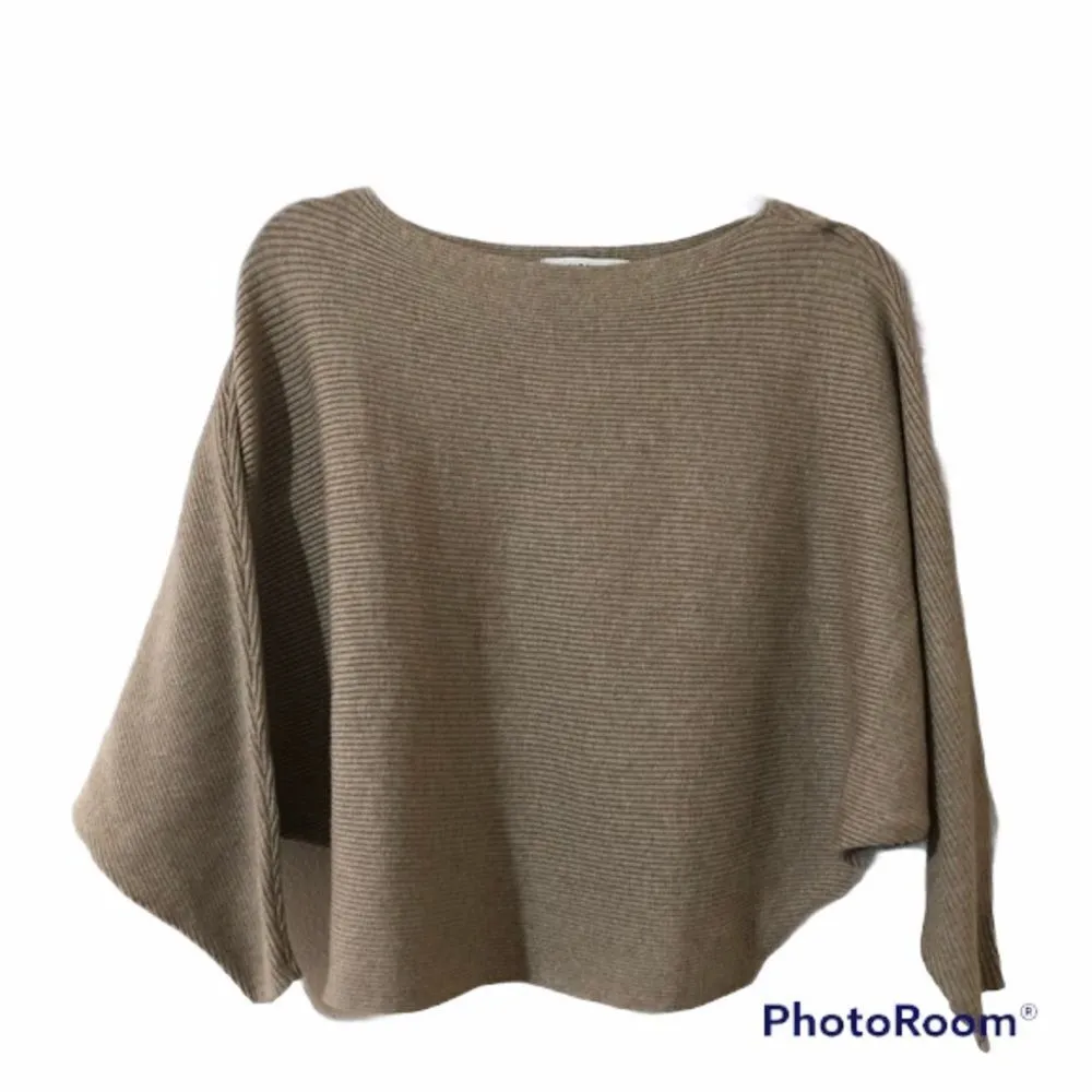 ✨ Zara Knit Batwing Cropped Sweater✨ - Image 4