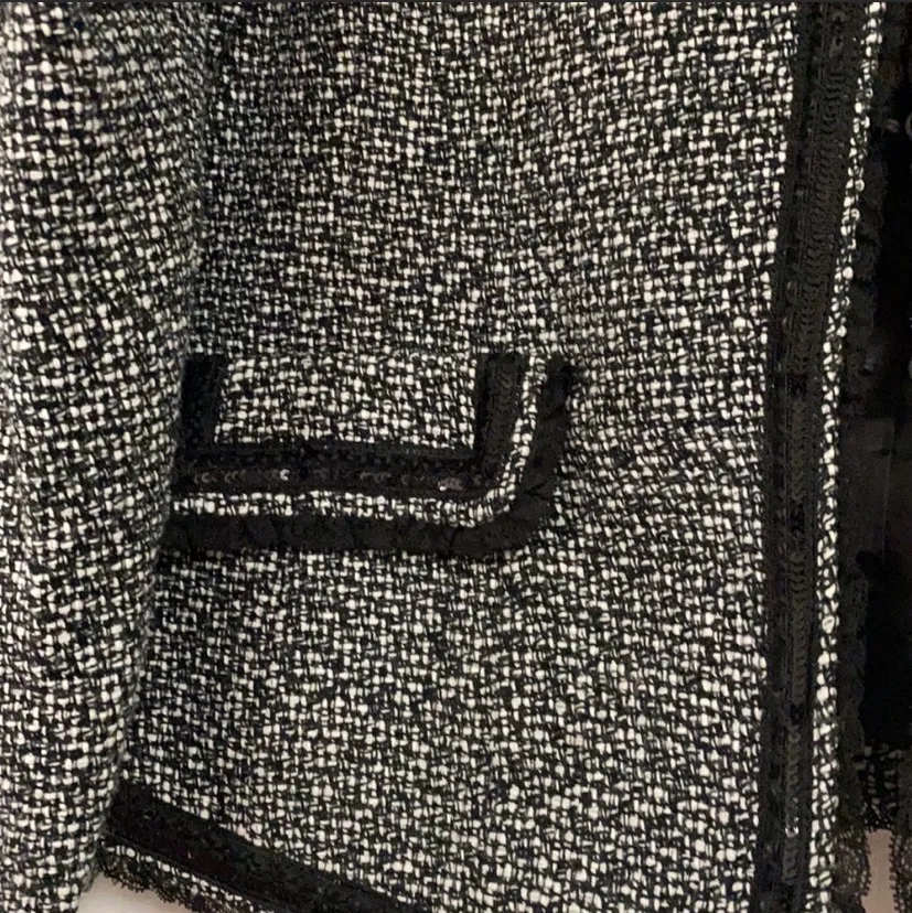 black jacket w/sequins - size medium - Image 4