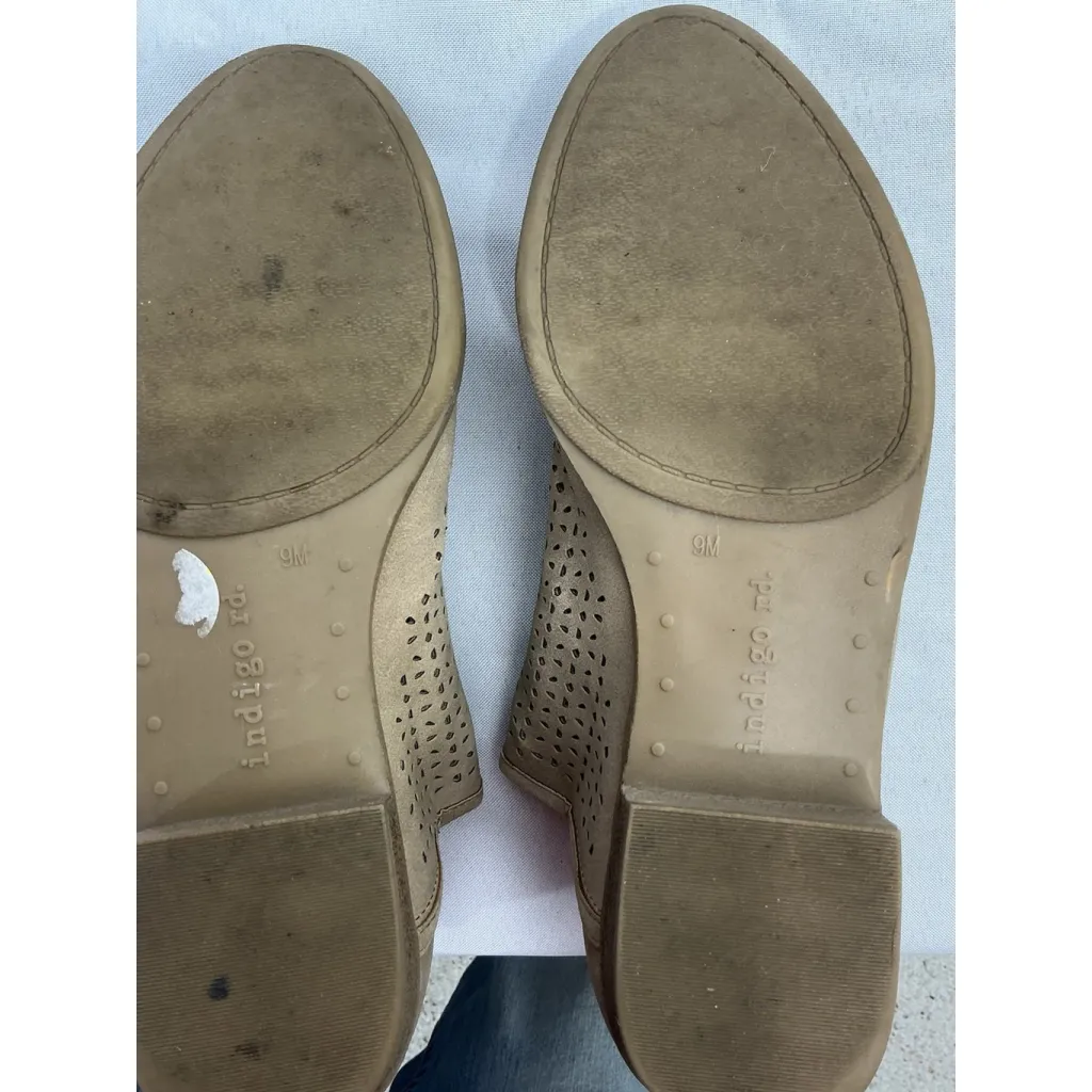 Womans Indigo Rd Slip On Booties 8 M Tan Vented Back Zip Small Heel - Image 7