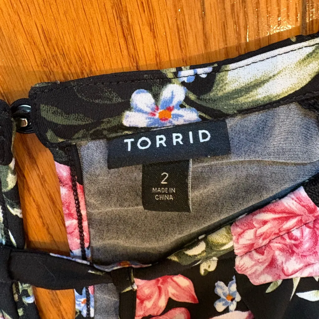 Studio Knit High Neck Keyhole Top size 2 - Image 4