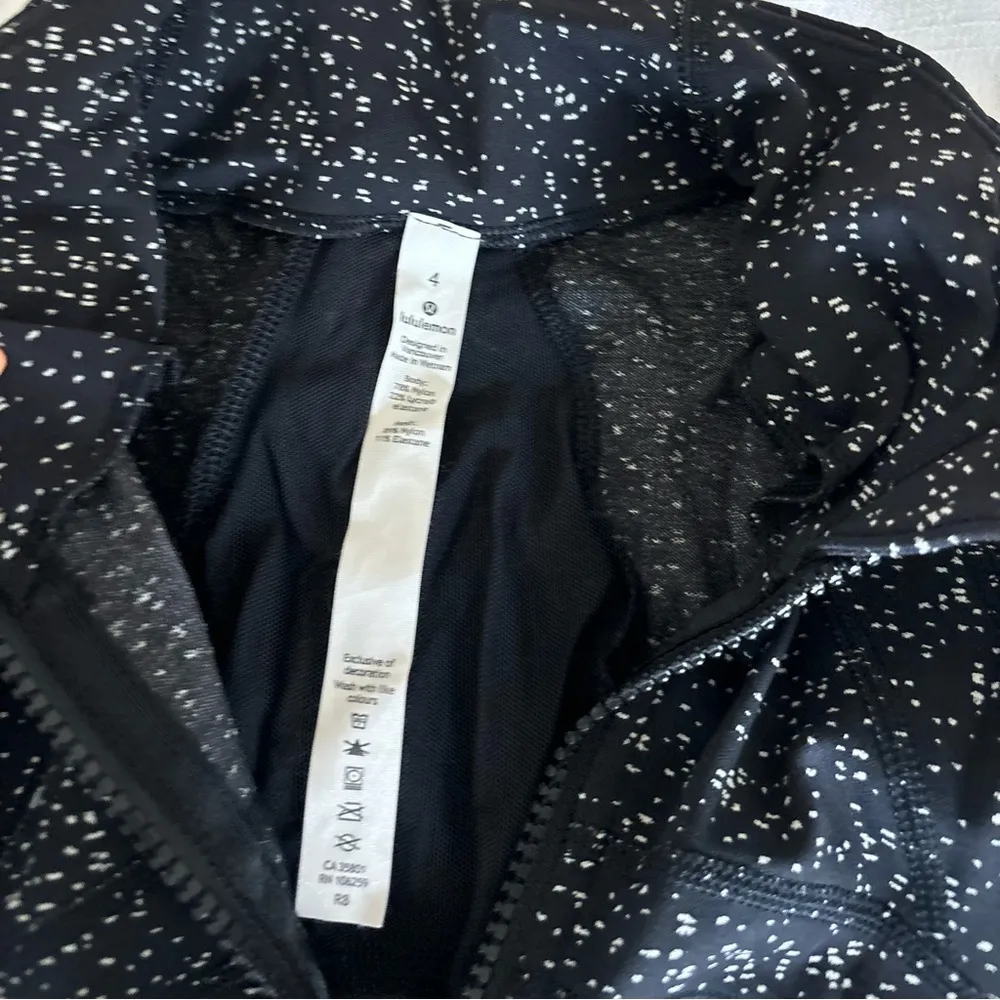 Lululemon  zip up - Image 4