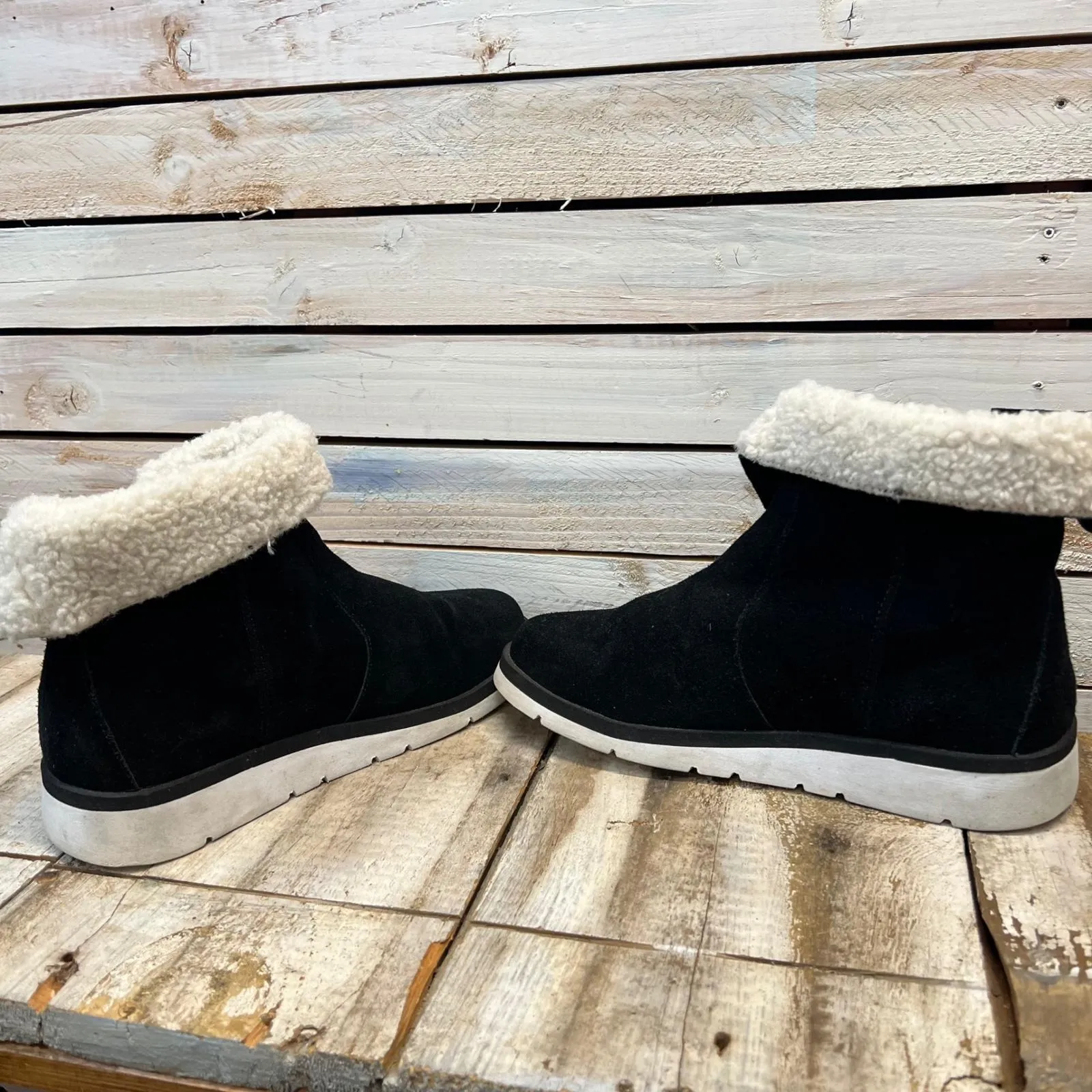 Vintage Black Suede Shearling Lined Fold Over Ankle Boots Cozy Winter 8 - Image 5