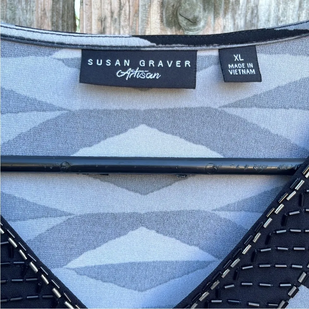 Like New Susan Graver Artisan Mixed Print Beaded Liquid Knit Top Black Grey XL - Image 5