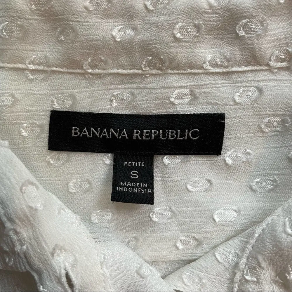 Banana Republic Button Down Shirt White Ivory Petite Size Small Sheer Polka Dot - Image 5