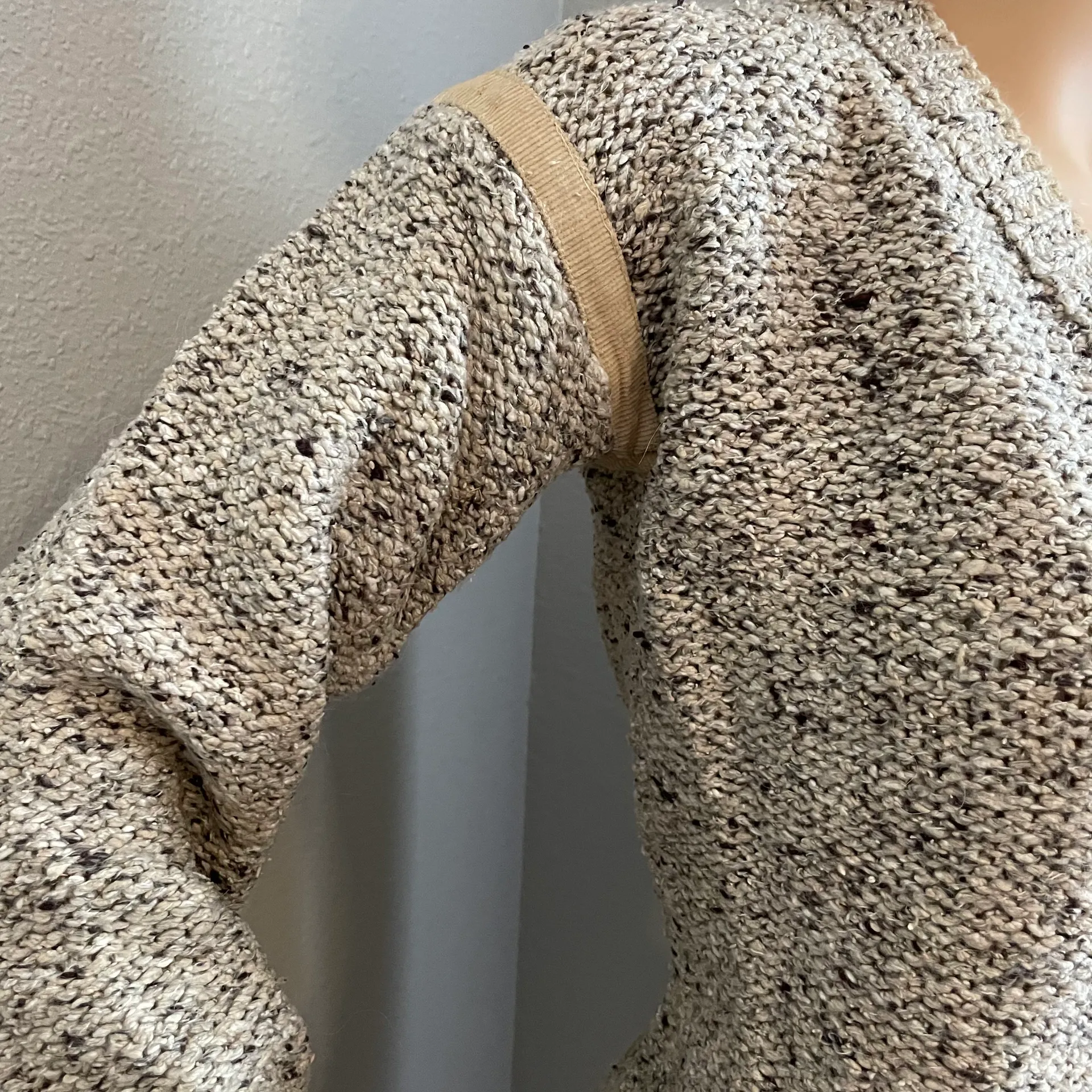 Huk-a-poo Vintage  V-neck Sweater Beige Gray Heathered Medium - Image 4