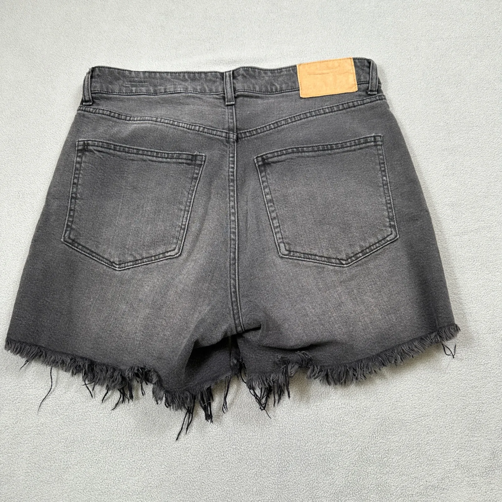 H&M Womens Denim Jean Shorts 10 Black High Rise Faded Distressed Frayed Hem - Image 2