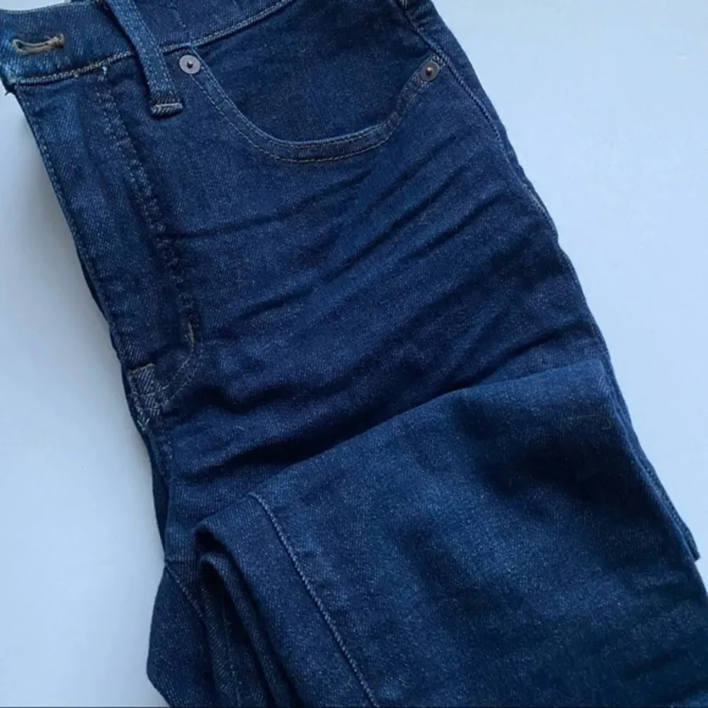 Madewell • 9" Mid-Rise Skinny Jeans in Orland Wash: TENCEL™ Denim Edition - Image 4